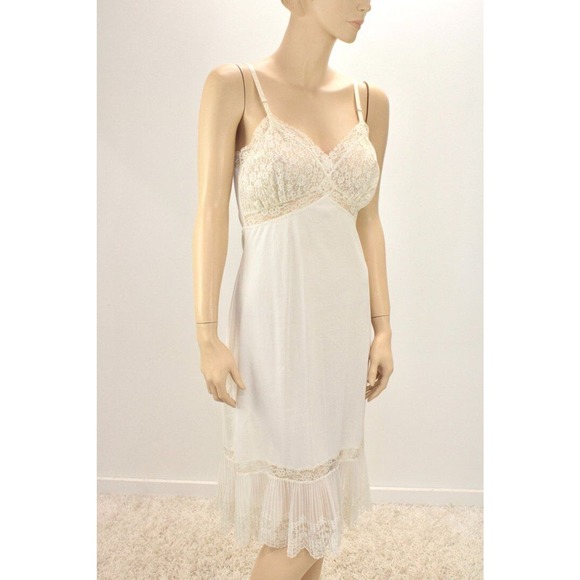 Vintage Van Raalte Full Slip sz 32 Suavette Fancy Lace Trim Creamy White Nylon S - Picture 1 of 10